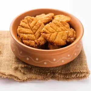 Traditional Indian sweet Thekua made with wheat flour, jaggery, and coconut – crispy and deep-fried.